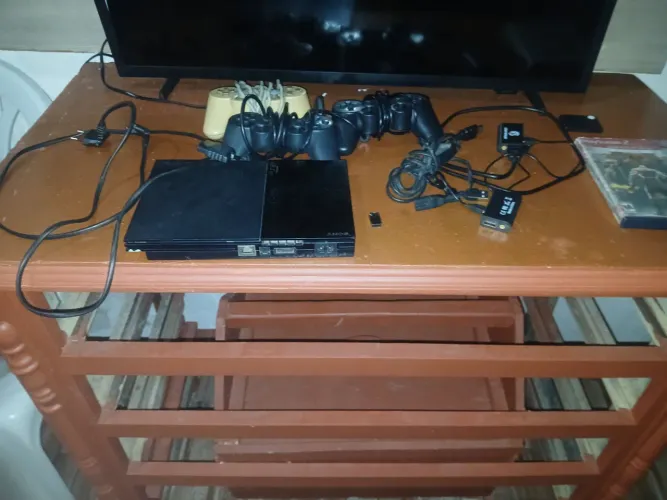 PlayStaion com defeito controles hdmi pen-drive 2 CD do god of war e etc..
