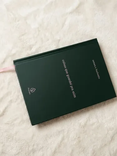 Livro "As coisas que guardou pra mim"