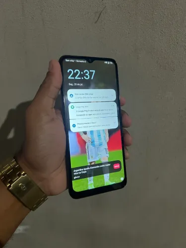 Celular moto E13
