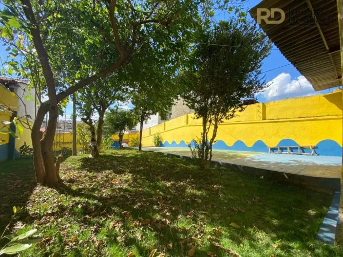 Casa com 158m² na Av. Itaité | 3 Quartos | Quintal Amplo | Potencial Residencial ou Comerc