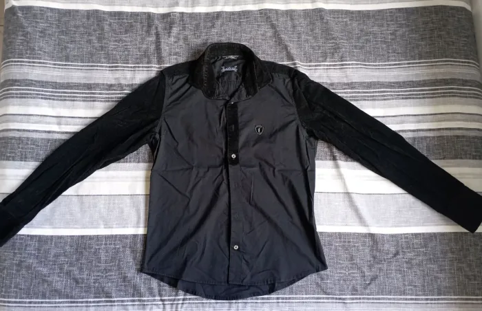 Vendo kit com 5 camisas social e uma jaqueta jeans - Masculino - Ótimo estado