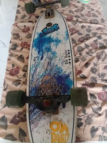 Skate simulador de surf da marca Lost mayhem, defeito nas 4 rodas