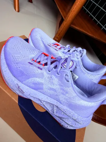 Tênis ASICS Novablast 5 Tokyo