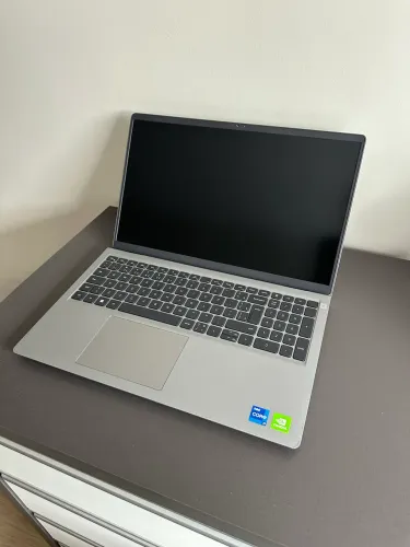 Dell Vostro 3520 - i7-12ª geração, GeForce MX550 e 512GB