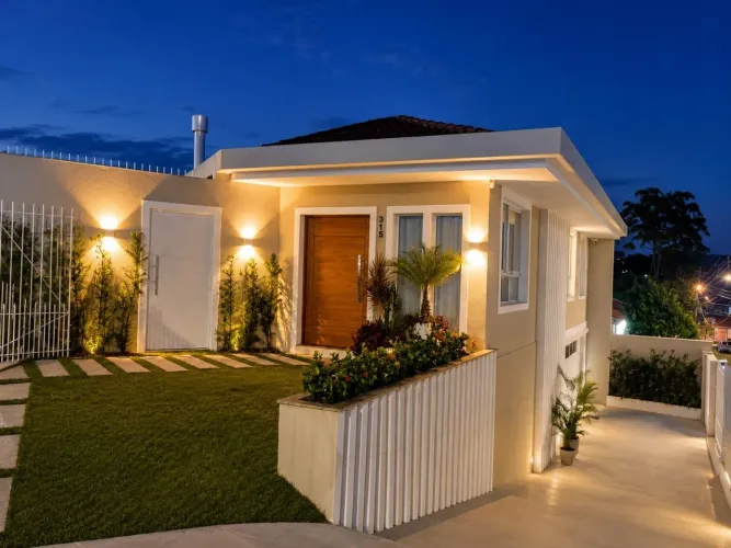 Casa Alto Padrão de 3 dormitórios no Bom Abrigo