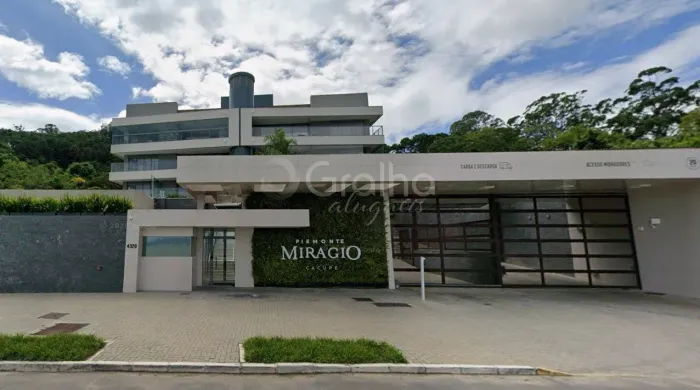 3 suítes mobiliado, com gardem no Cacupé