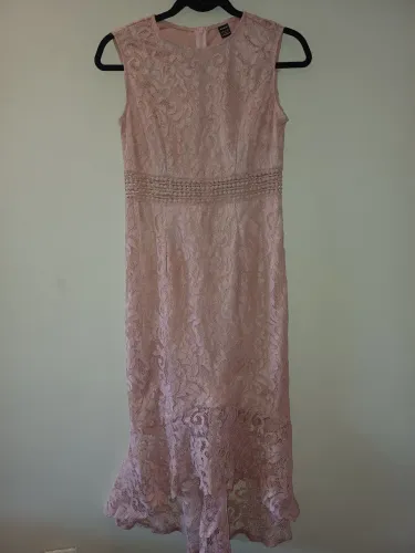 Vestido de renda rosa da Shein, semi-novo.