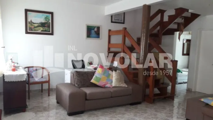 Sobrado em Condomínio Fechado nas Palmas com 3 dormitórios e 1 suíte