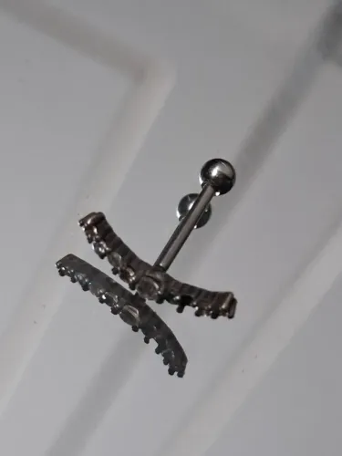 Piercing para o conch, pedra faltando