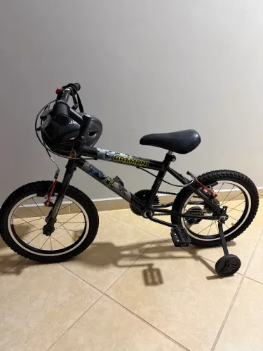 Bicicleta infantil ARO 16 - Batman (pouquíssimo uso) com capacete