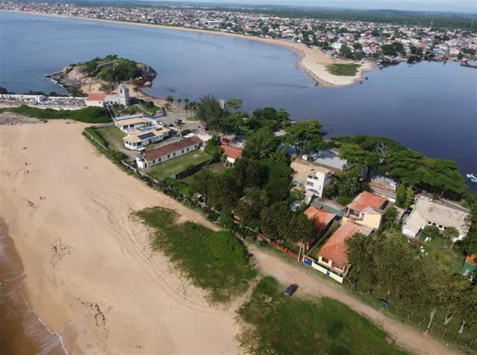 Casa 546 m², 5 quartos, entre a Lagoa e mar