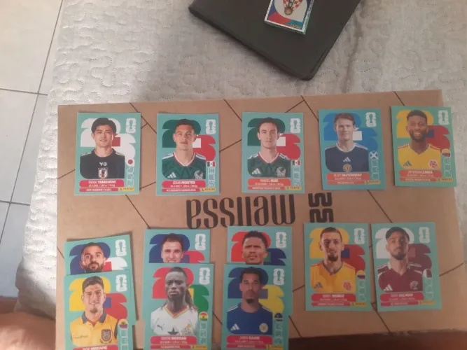 Vendo ou troco figurinhas da copa 2026