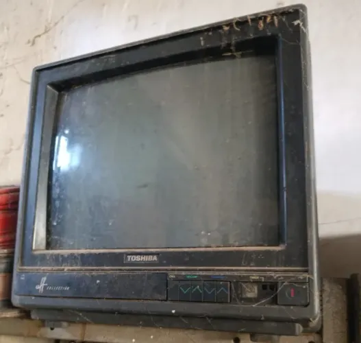Tv Colecionador Tubo 14 Polegadas Colorida Antiga Marca Toshiba