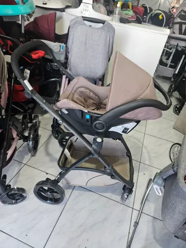 Carrinho dzieco mais bebê conforto ee base veicular novos e confortáveis sem nenhuma