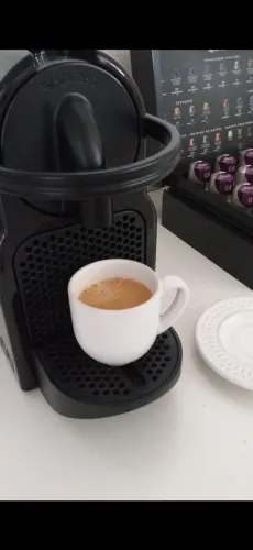 Cafeteira-Nespresso Inissia - preta