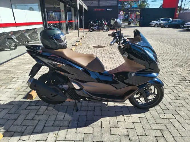 PCX DLX 160 2025