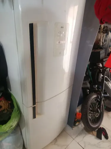 Vende-se uma geladeira inversor Brastemp