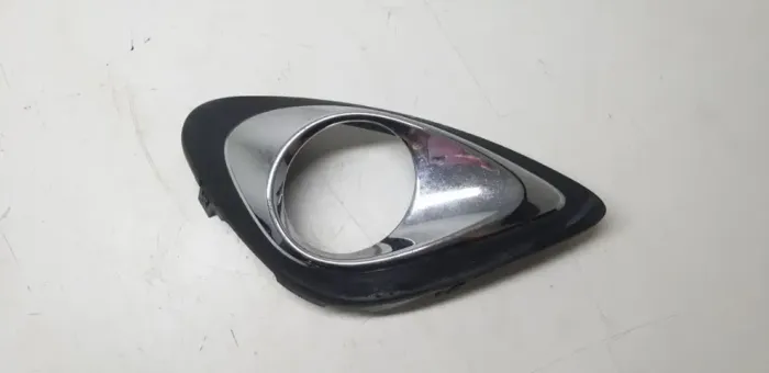 Moldura Farol De Milha Lado Direito Nissan March 2014/2019