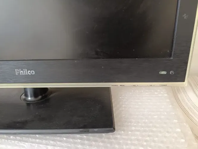 TV Philco 24" LED Full HD com HDMI e USB