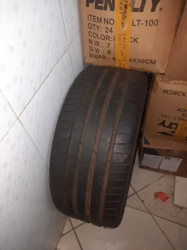 Vende-se dois Pneus aro 20