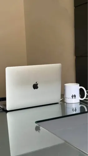 MacBook Pro 13" Touch Bar (2017) - 512GB SSD | 8GB RAM | i5