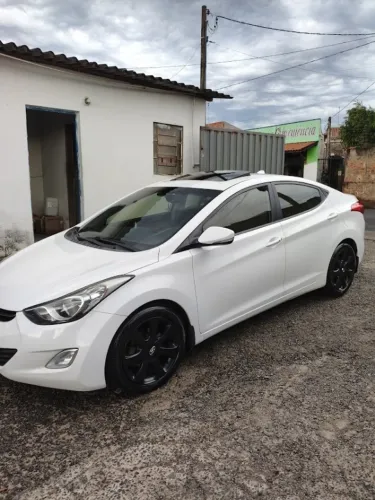 Hyundai Elantra GLS 1.8 16V Aut. 2013