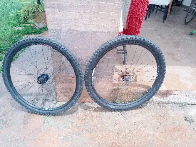 Par de rodas WTB SX24 aro 26 com pneus, câmaras e discos de freio. Bike grau / MTB