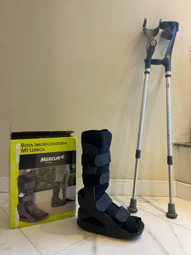 Kit acidentado: muletas + bota ortopédica