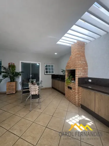 Casa com 3 quartos, 2 vagas de garagem e churrasqueira