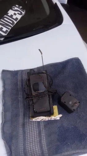 Cel dos anos 90 com carregador 