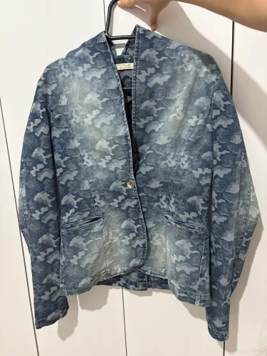 Jaqueta Jeans estampada ? tamanho M