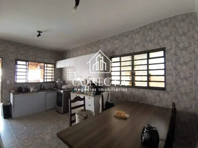 Casa à venda em Uberlândia (Santa Mônica)  3 quartos, piscina e 2 vagas