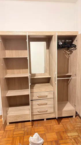 Guarda-Roupa com espelho