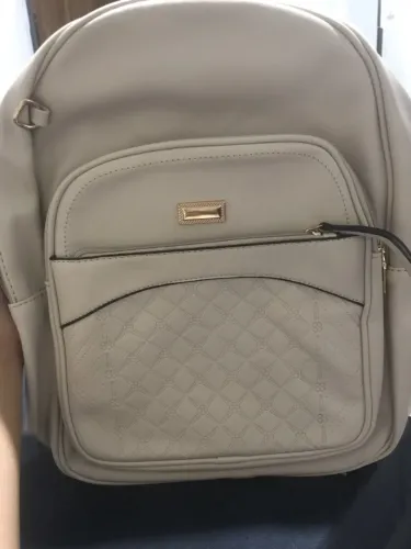 PROMOÇÃO PARA HOJE!MOCHILA GRANDE,cor creme,repartições, acompanha estojo!