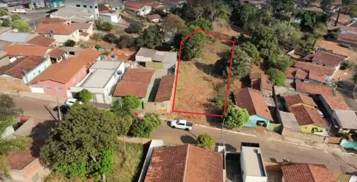 Área à venda no bairro Centro - Itauçu/GO