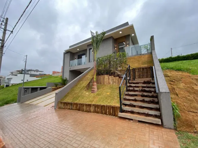 Casa em condomínio para venda com 3 quartos, sendo 2 suítes, 230m²