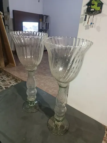 Par de vasos de vidro tipo taça para decoração