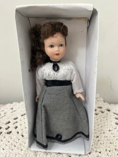 Bonecas de porcelana antigas, coleção casinha de bonecas.