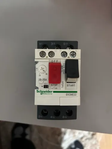 Disjuntor motor termomagnético Tesys Deca 20-25A botão de impulsão GV2ME22