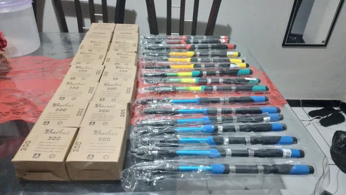 Vara d pesca nova com molinete e 10 anzóis d brinde estoque renovado 