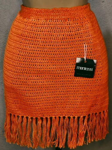 Saia crochê com franjas laranja (Tamanho M 40/42) Nova, possuí lastex e forro