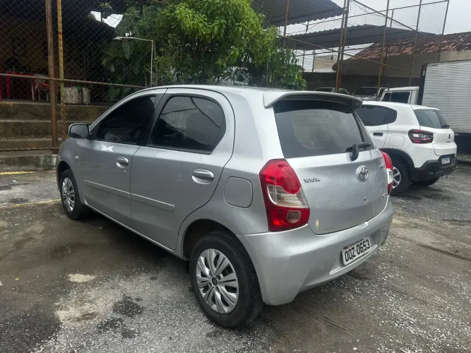 Toyota Etios XS 1.3 Flex 16V 5P Mec. 2013