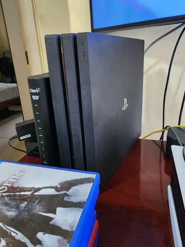 PS4 PRO 1TB - COM PS PLUS COMPARTILHADA E JOGOS