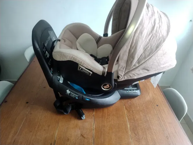 Bebê Conforto Maxi-Cosi 180° com Base Giratória - Excelente Estado