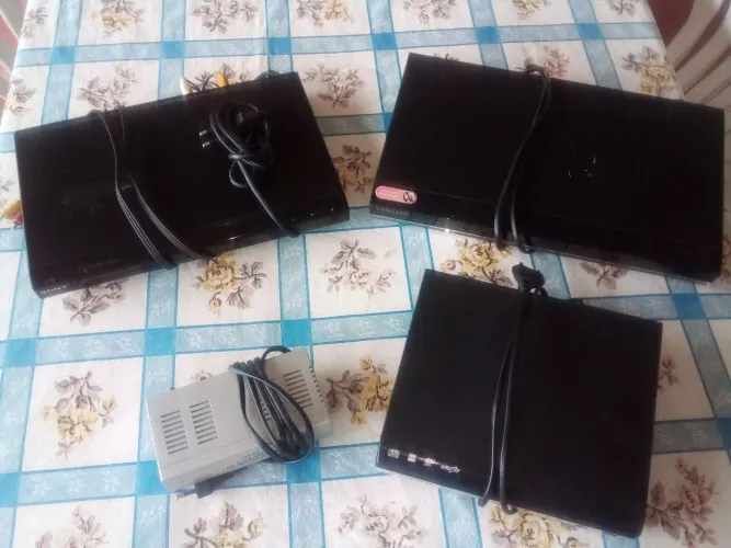 APARELHO DE DVDS E KARAOKÊ VENDO TODO LOTE