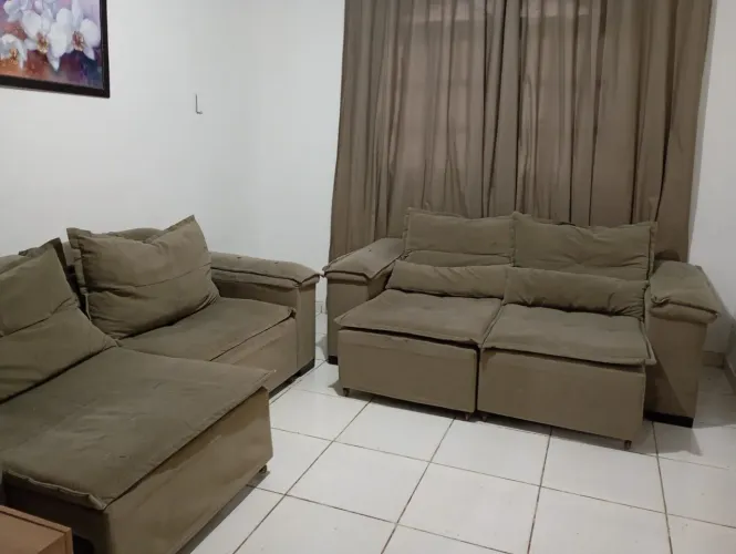 Conjunto de sofá 2 e 3 lugares 850,00