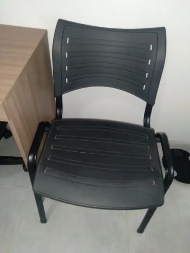 Vende se uma cadeira de escritório