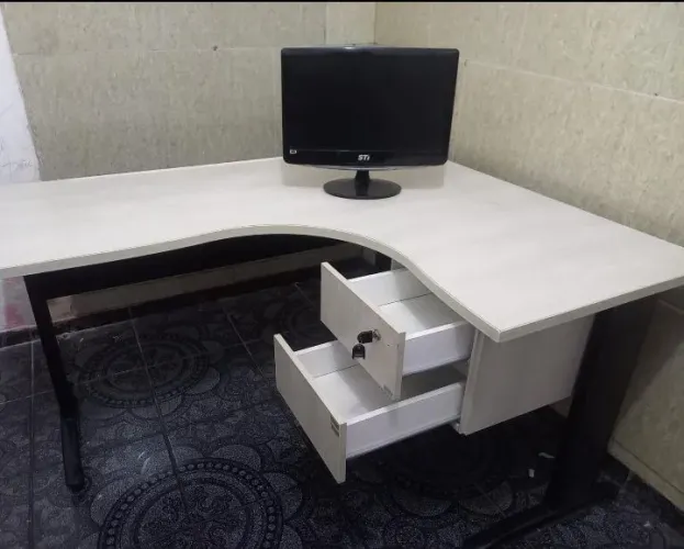MESA PARA ESCRITORIO..R$: 650