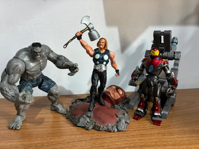 Coleção Os Supremos Marvel Select - Homem de Ferro, Hulk e Thor