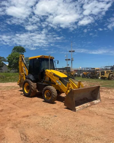 RETROESCAVADEIRA JCB 3CX